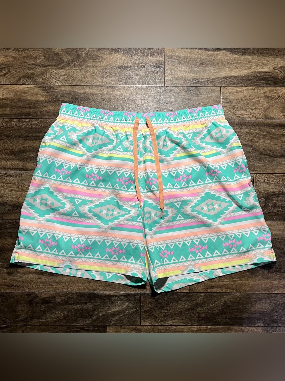 Chubbies The En Fuegos Swim Trunks Mens XXL 6" Mesh Brief Lined Southwestern EUC